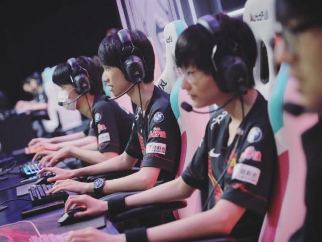 穿湖人队球 穿湖人队球